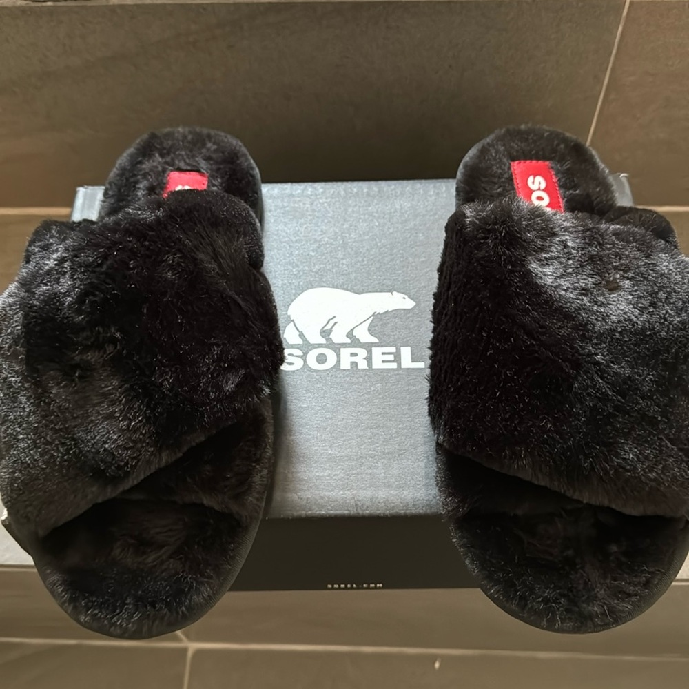 NWT ✨ Sorel slippers